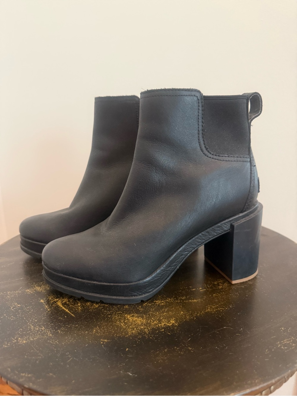 NEVER WORN Sorel Black Leather heeled boots